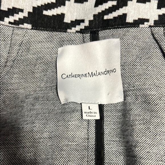 Black and White Houndstooth Blazer with Tailored Fit - Picture 3 of 3